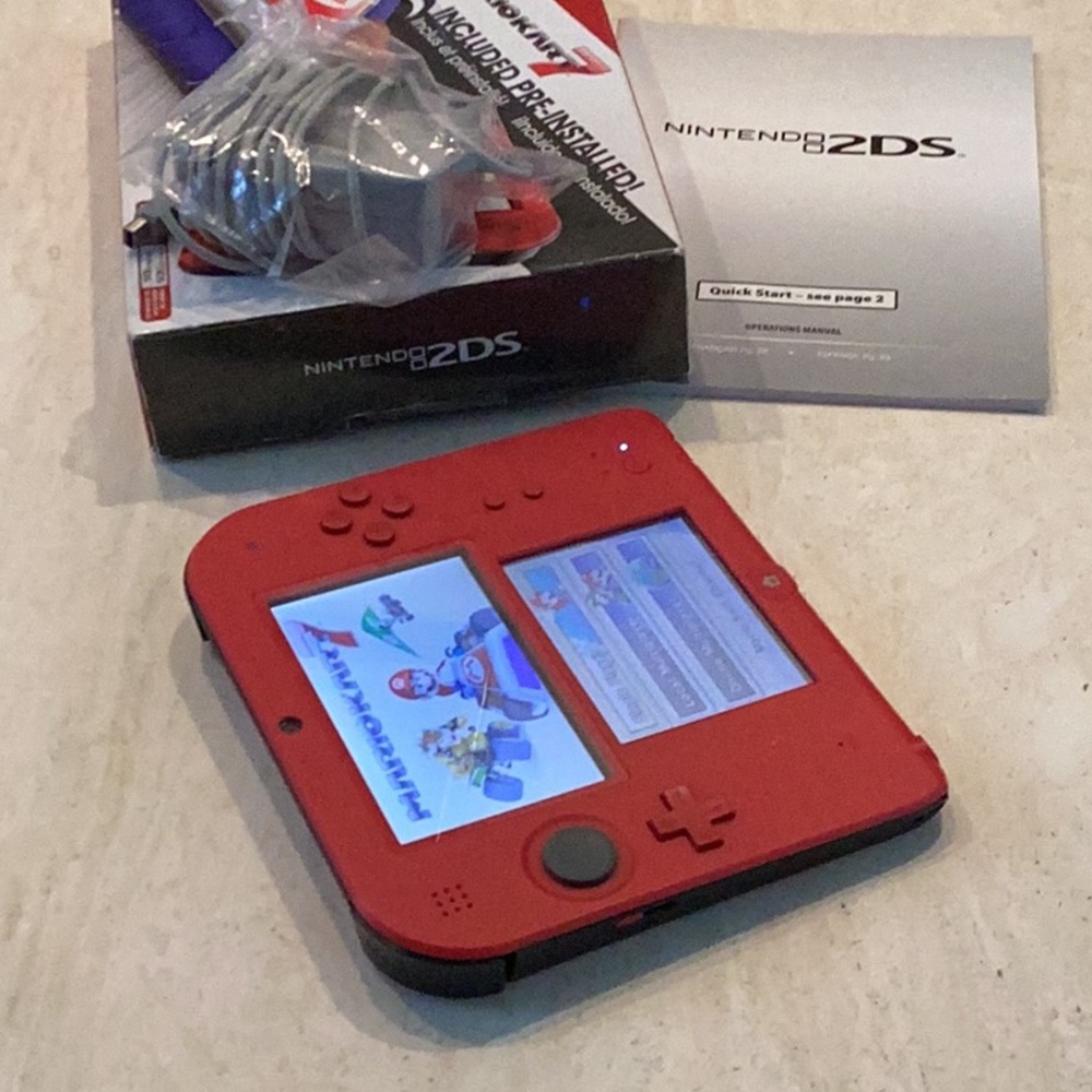 Mario Kart 7 Nintendo 2DS Console Handheld System Red & Charger Game & Box - Picture 9 of 16
